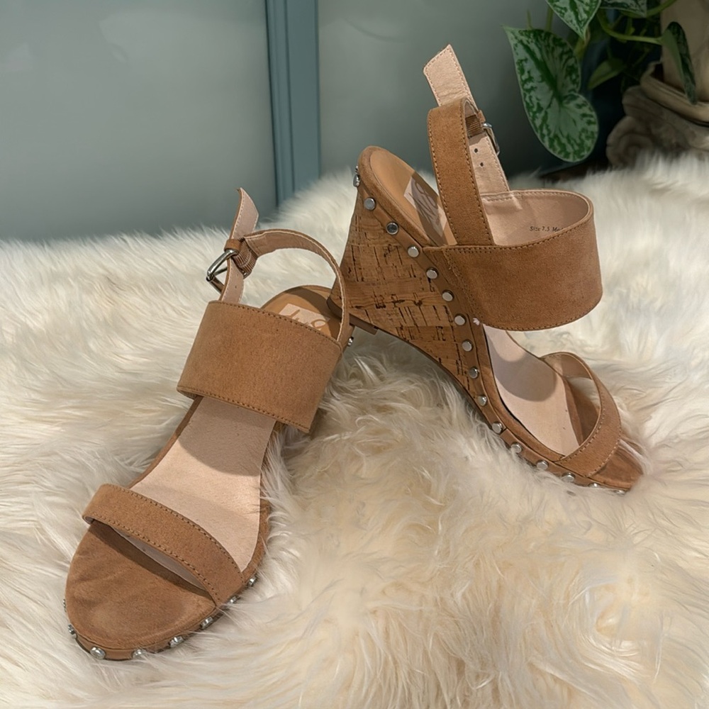 DV8 by Dolce Vita Praiya Wedge Studded Cork Sandals in Blush Size 7.5